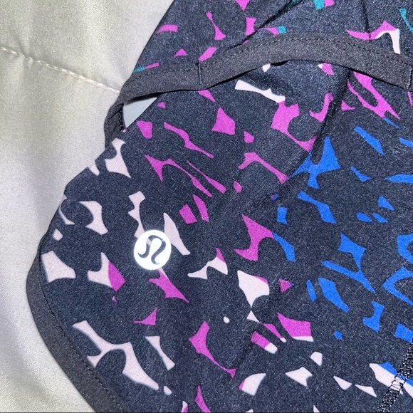 Lululemon Speed Up Shorts Size 6 - Picture 3 of 6